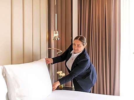 Opera Suite with One King Bed and City View - High Floor