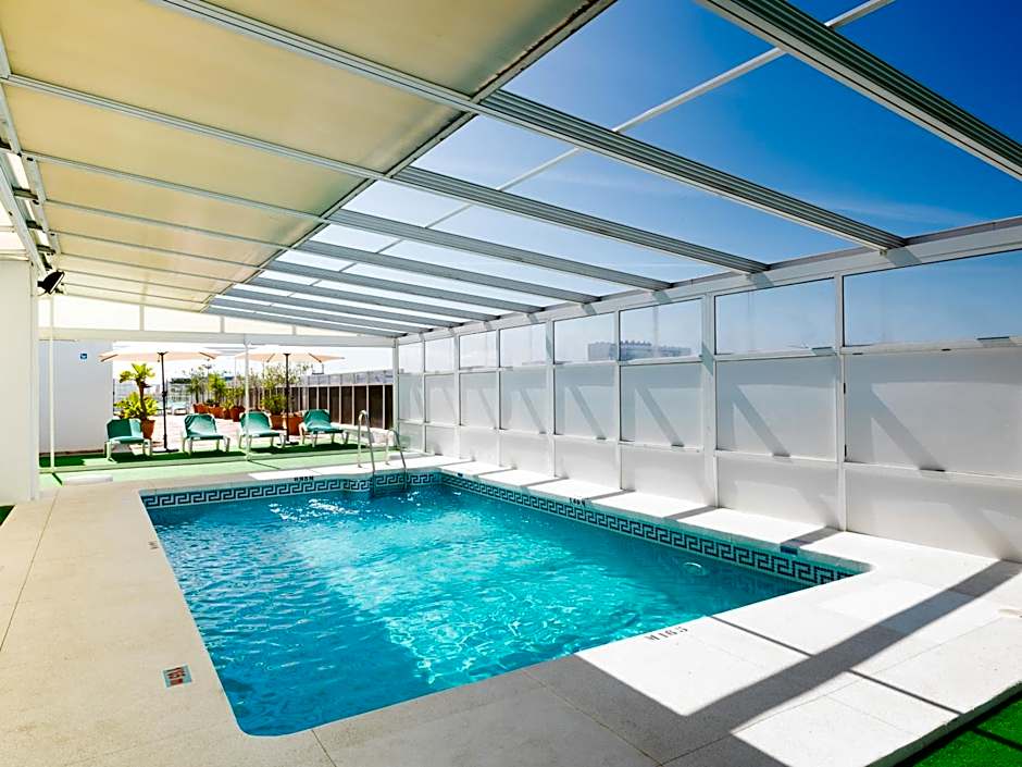 Hotel Monarque El Rodeo