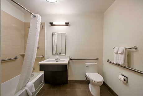 Studio Suite - Queen