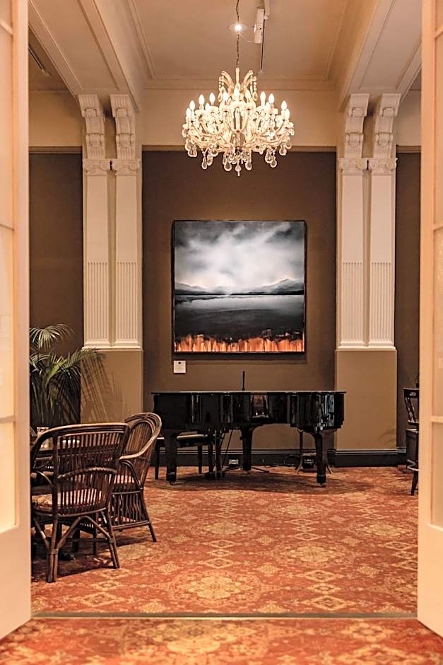 Hadley's Orient Hotel