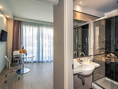 Suite with Double Bed and balcony