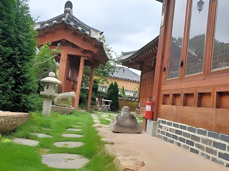 Gaeunchae Hanok Guesthouse Jeonju 2 (Korea Quality)