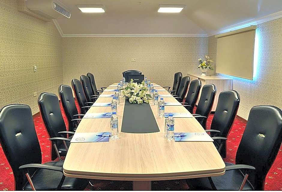 Rhiss Hotel Bostanci