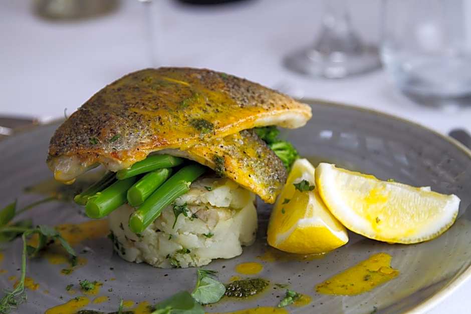 Dalmeny Resort Hotel