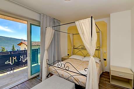 Two-Bedroom Apartment with Panoramic Lake View