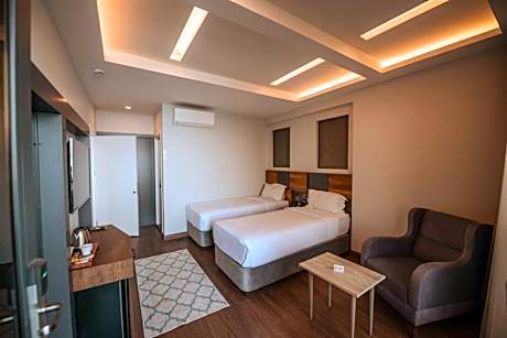 Deluxe Twin Room with Garden and Terrace