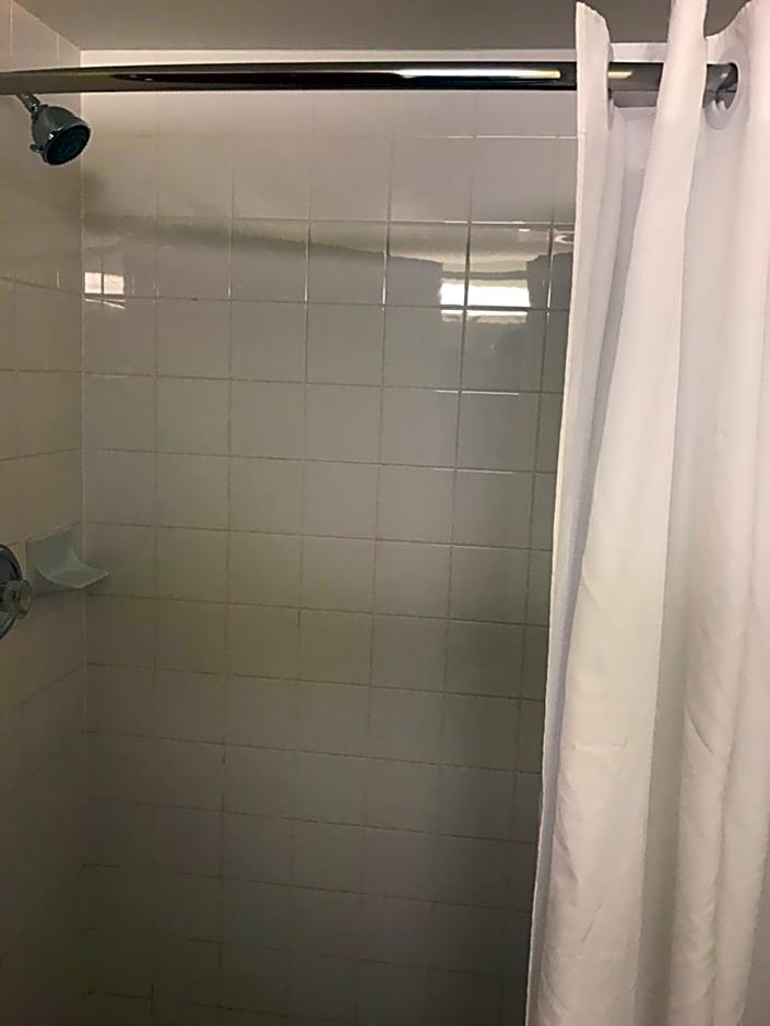 Super 8 by Wyndham Barrie South