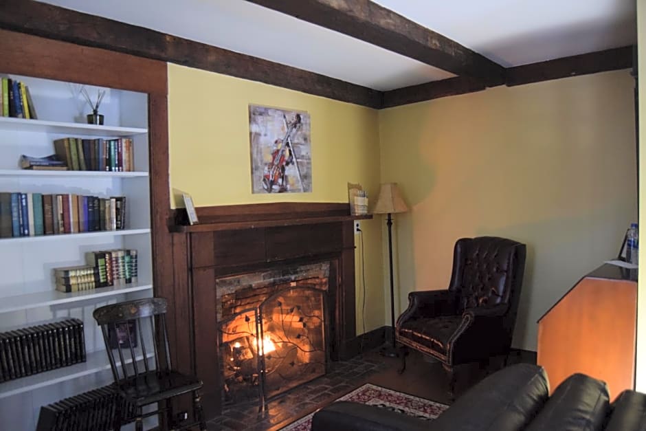 The New Hampshire Mountain Inn