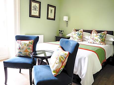 Cozy Double Room with Castle View