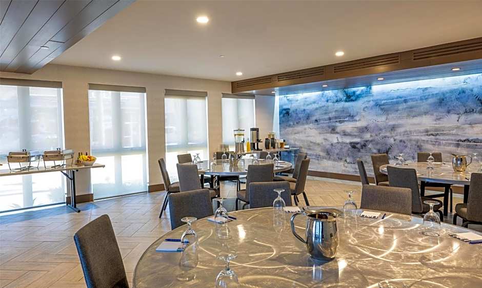 Inn at the Pier Pismo Beach, Curio Collection by Hilton