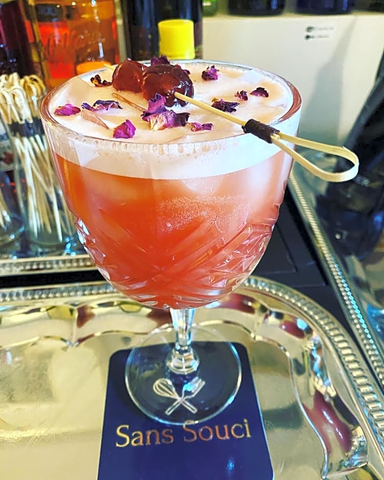 Sans Souci Bed and Breakfast Luxe Heated Pool and Restaurant