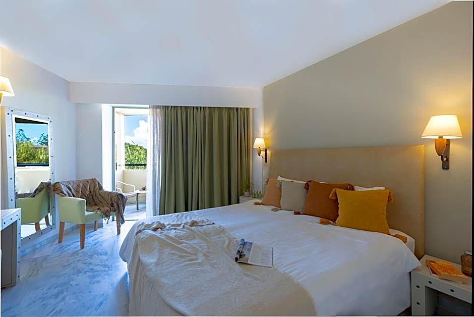 Giannoulis – Santa Marina Beach Hotel