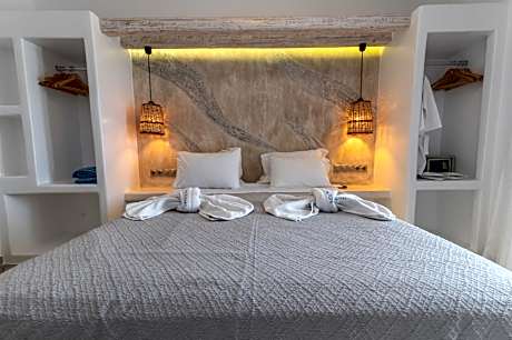 Superior Double Room with Balcony and Side  Sea View