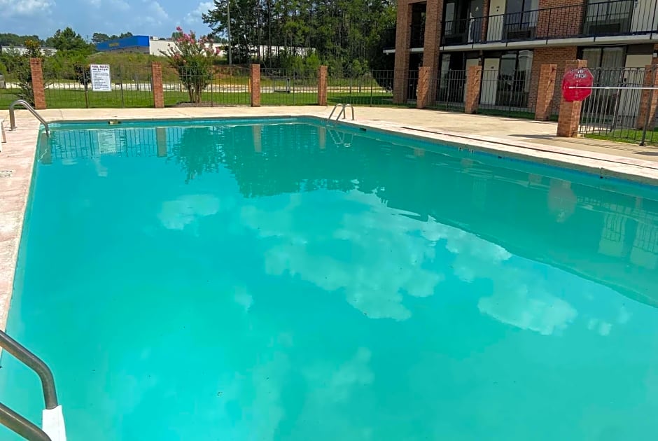 Days Inn by Wyndham Ozark
