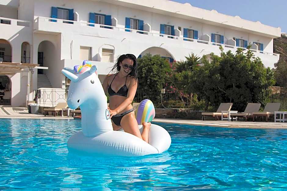 Armadoros Hotel / Ios Backpackers