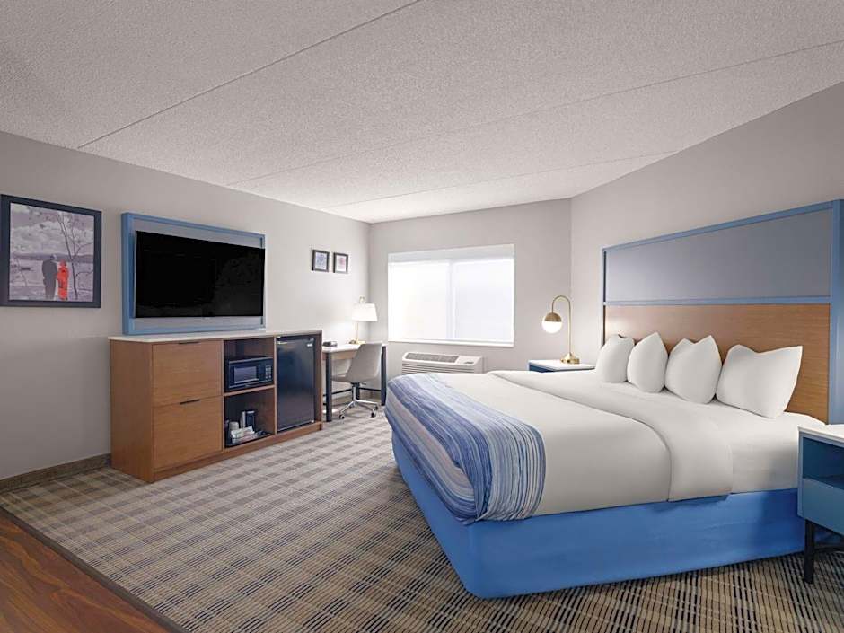 AmericInn by Wyndham Shakopee Near Canterbury Park