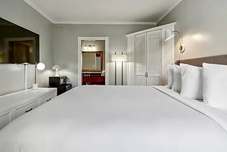 Standard Queen Room