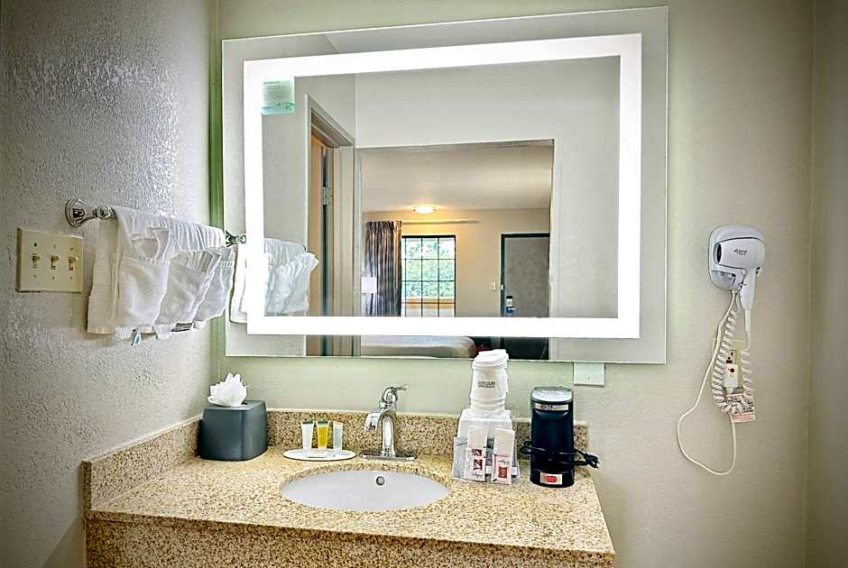 Days Inn by Wyndham Alexandria