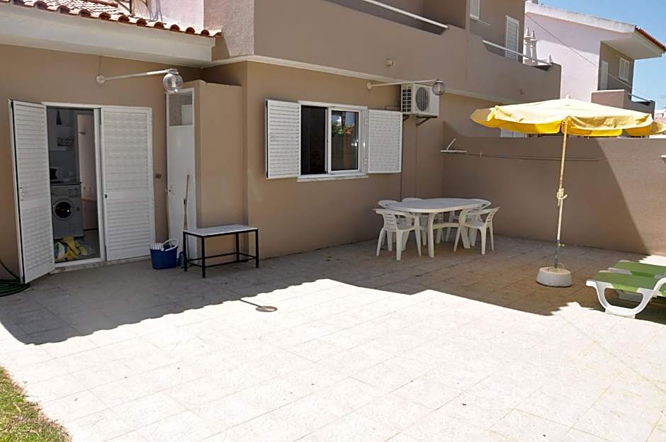 Stylish and well-equipped, private pool, close to amenities, free AC Wifi