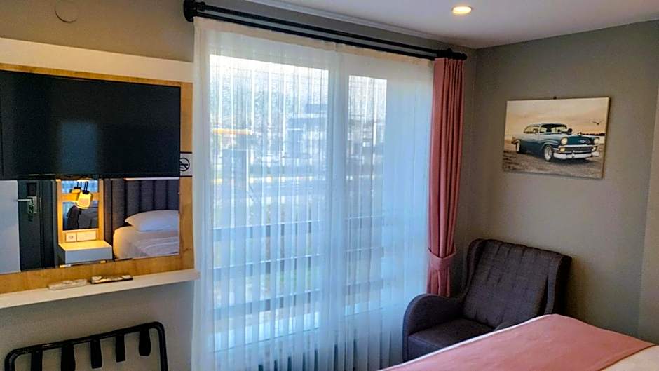 L'opera Deluxe Hotel