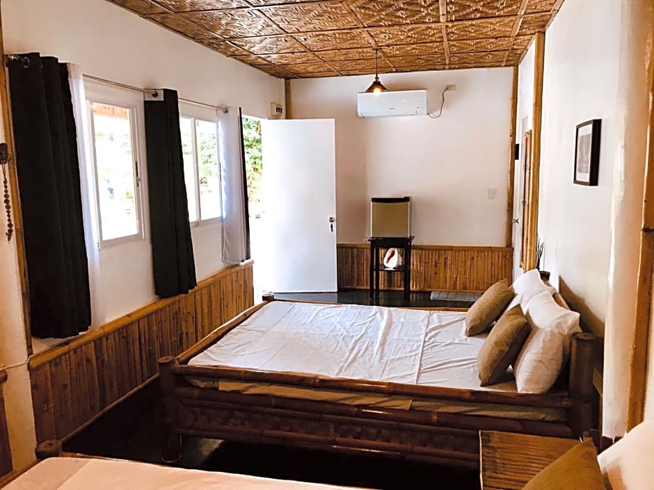 Everyday Sunday Hotel & Cafe