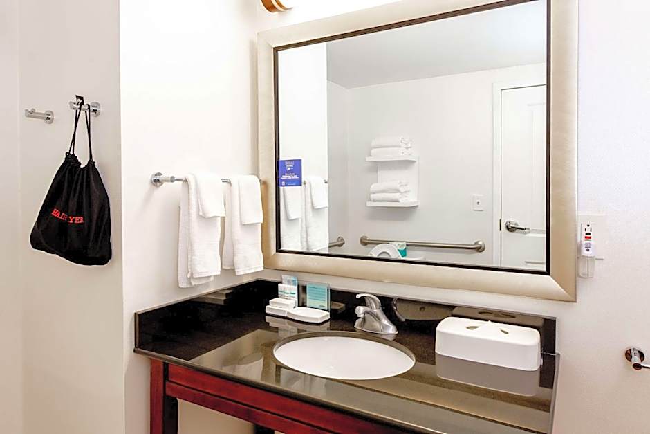 Hampton Inn & Suites Raleigh Cary Lenovo Center