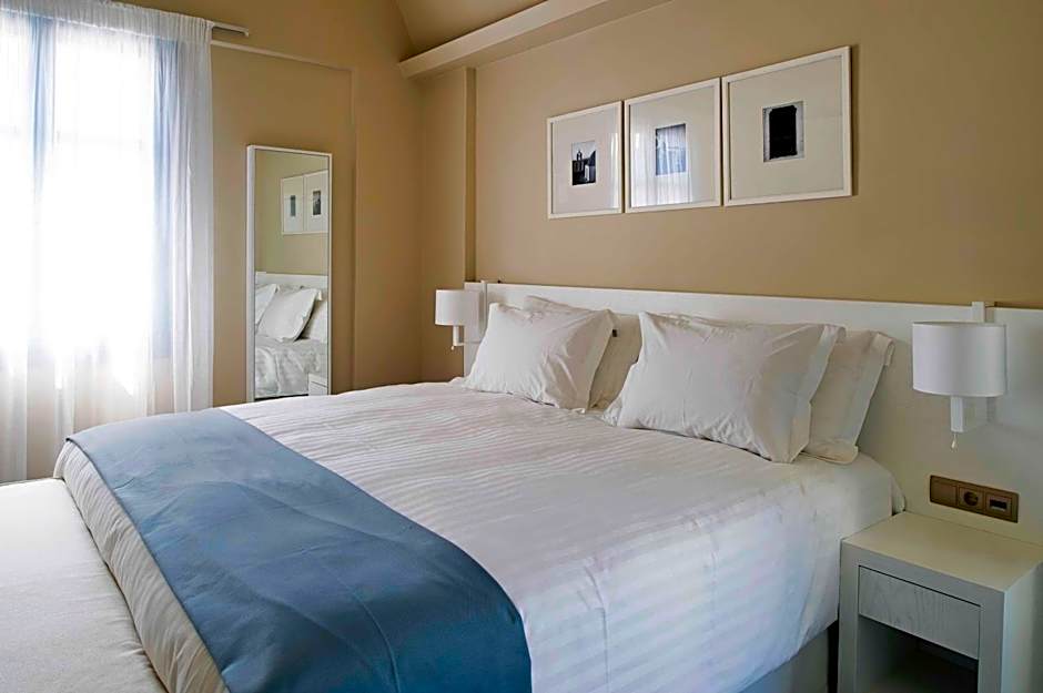 Acroterra Rosa Luxury Suites