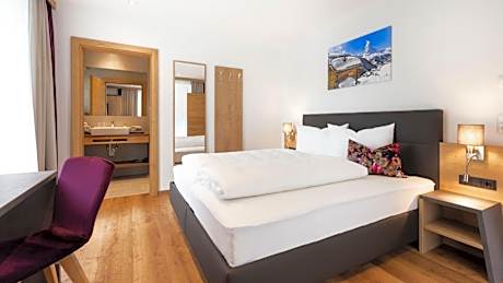 Deluxe Apartment with Balcony