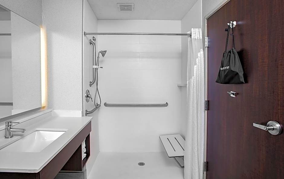 Holiday Inn Express Hotel & Suites Altoona-Des Moines By IHG