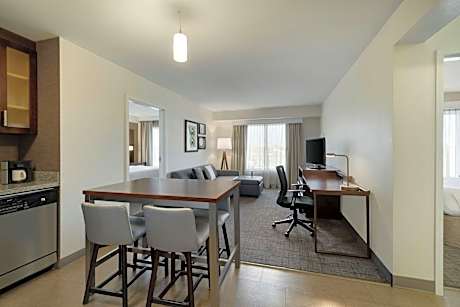 2 Bedroom Suite, Bedroom 1: 1 King, Bedroom 2: 1 Queen, Sofa bed