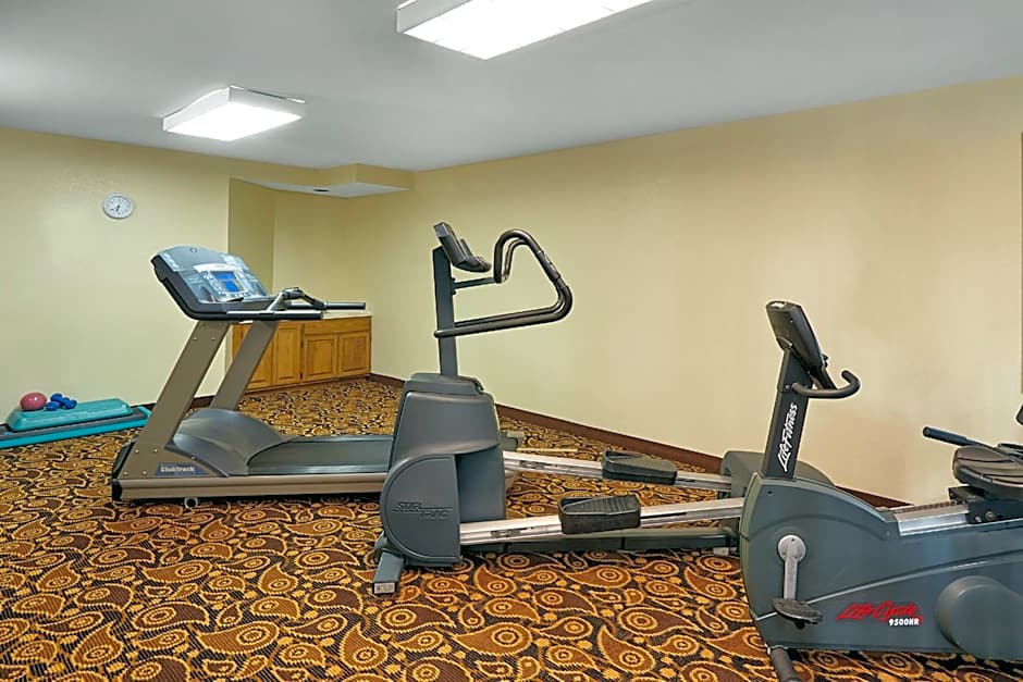 AmericInn by Wyndham Elkhorn Near Lake Geneva