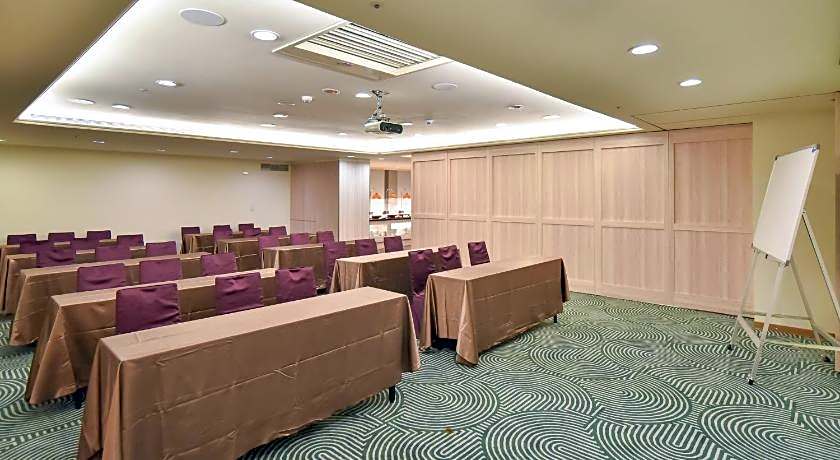 Holiday Inn Express Taipei Train Station