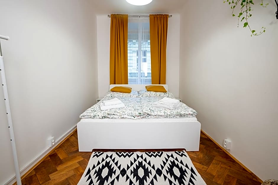 White Wolf House Hostel & Apartments