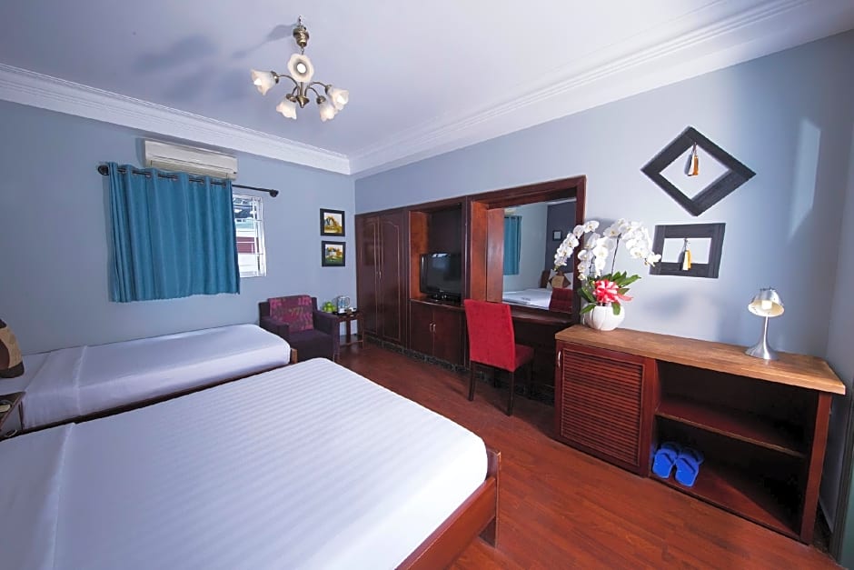 Good Vibes Central Hotel