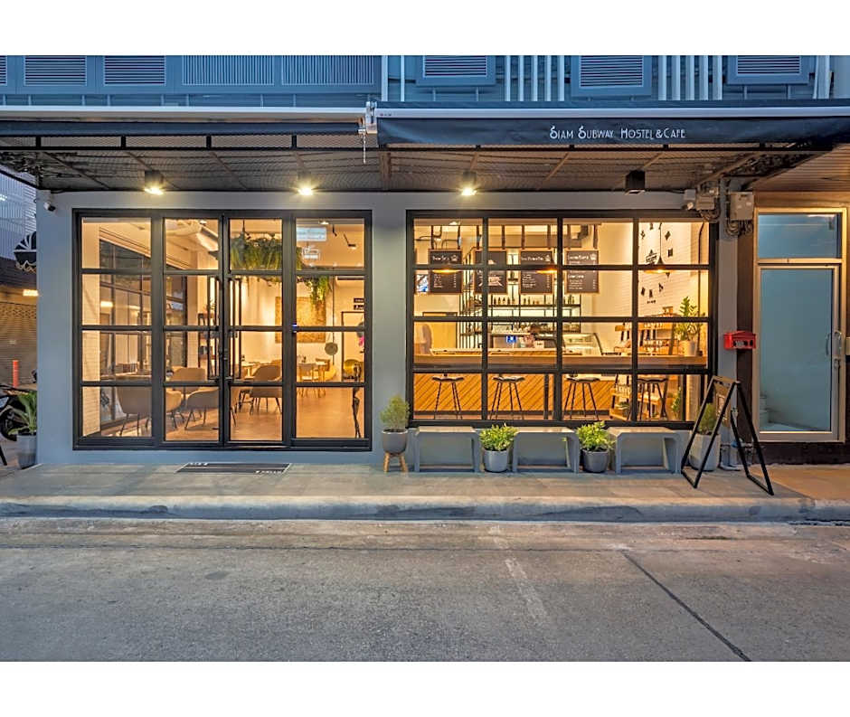 Siam Subway Hostel and Cafe
