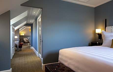 Deluxe Suite with Spa Bath