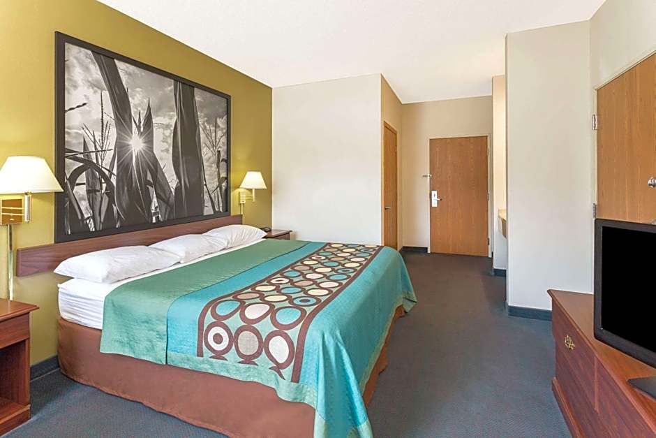 Super 8 by Wyndham Cresco IA