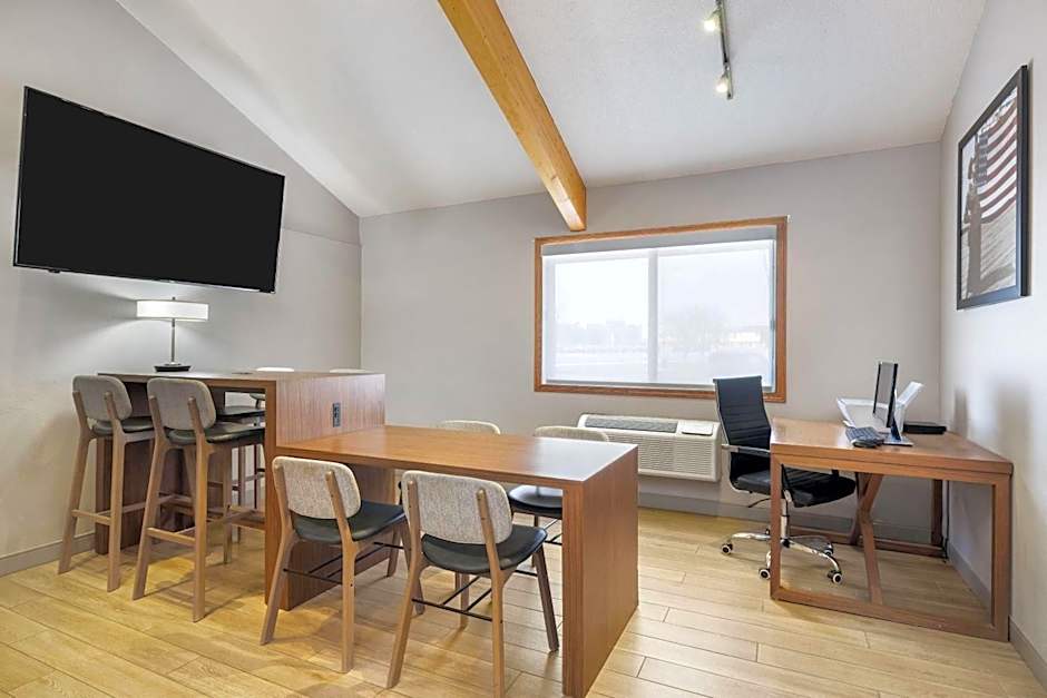 AmericInn by Wyndham Valley City - Conference Center