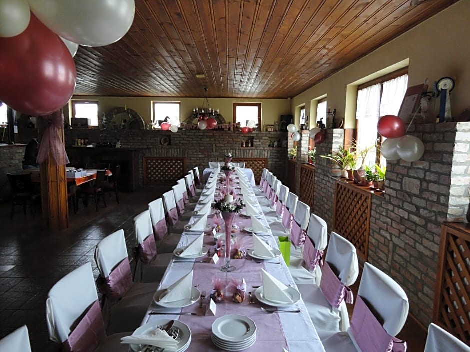 Viktória Lovas Panzió