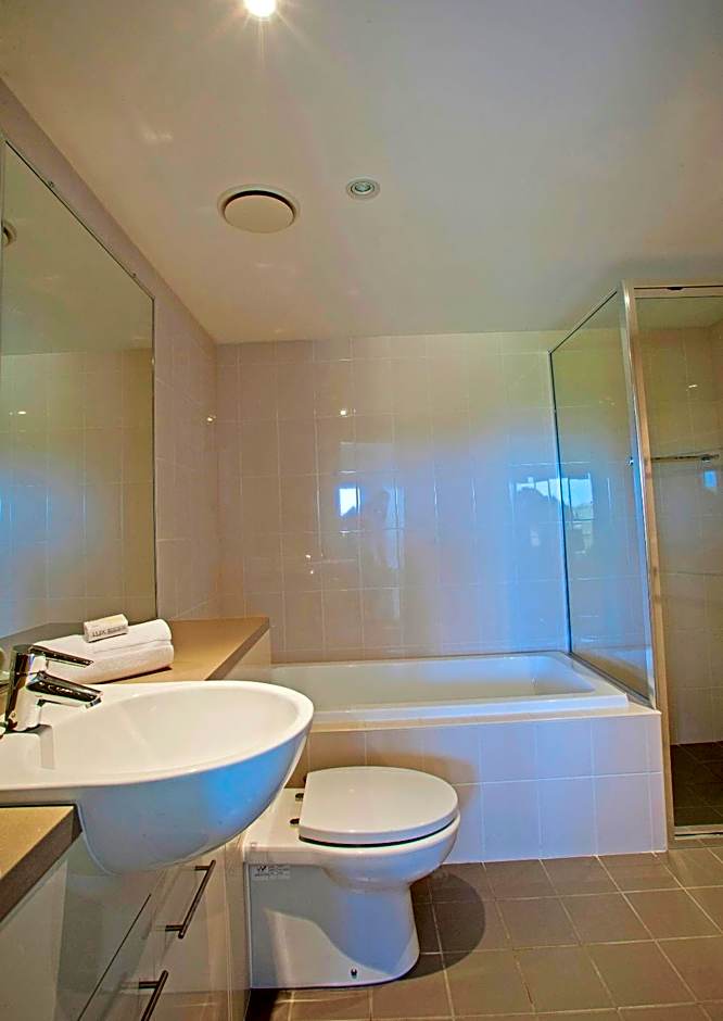 Beach Karma - Three-Bedroom Beachside Escape with Heated Communal Pool in Agnes Water