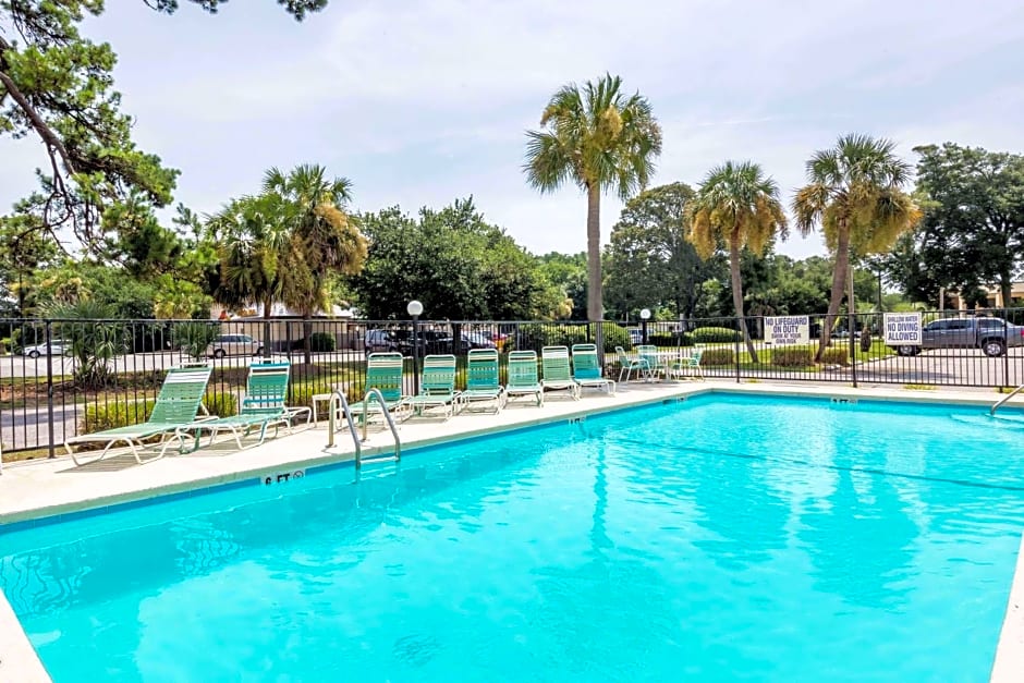 Days Inn by Wyndham Little River