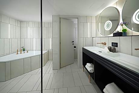BIG Suite, 1 Bedroom Suite, 1 King, Sofa bed, City view