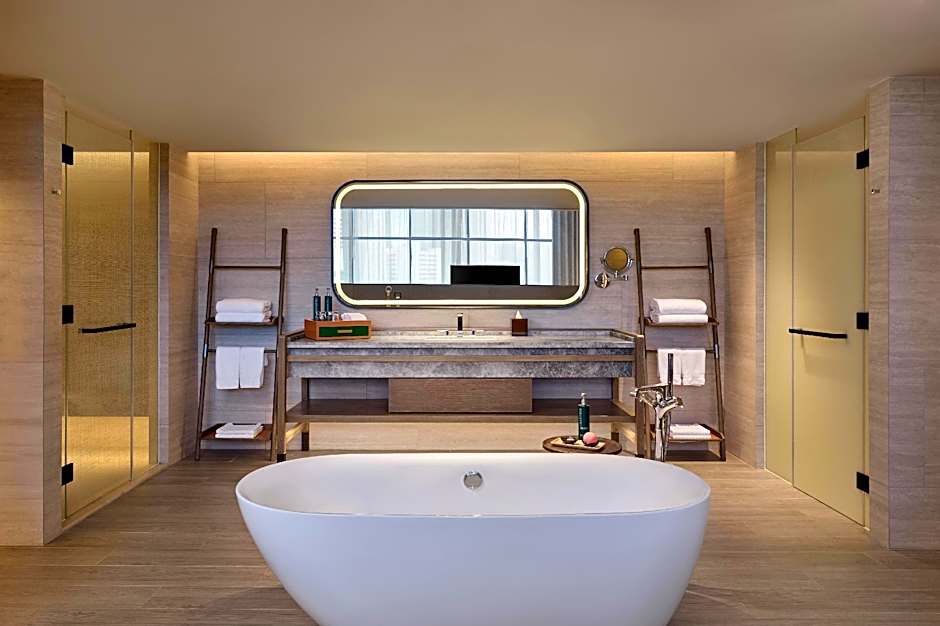 DoubleTree by Hilton Bangkok Ploenchit