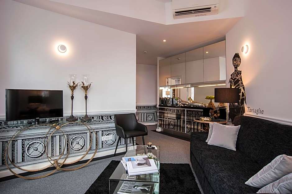 Teatro Boutique Rooms & Suites