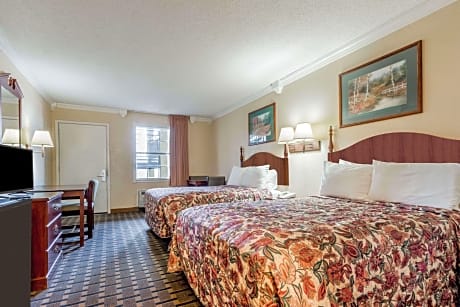 2 Double Bed Non-Smoking Room With Free Wifi, Refrigerator And Microwave.