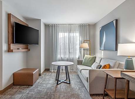 One-Bedroom Double Suite - Non-Smoking