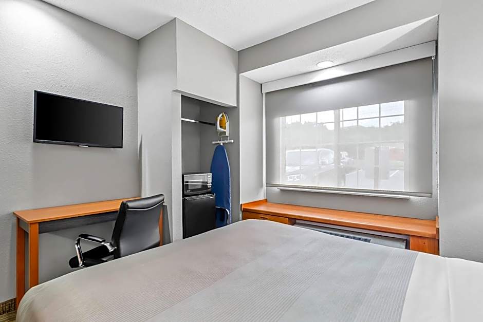 Quality Inn & Suites I-81 Exit 7