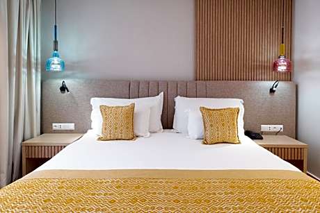 Deluxe Room King Size Bed Pool View