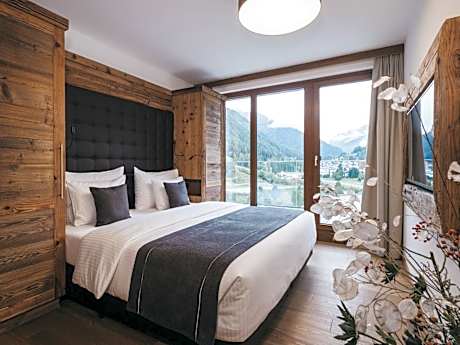 Two-Bedroom Deluxe Apartment