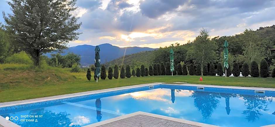 Alpine Garden Hotel (Trayanovi Dvori)